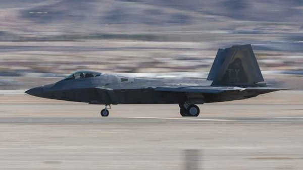 В США разбился истребитель F-22 - «Военное обозрение»