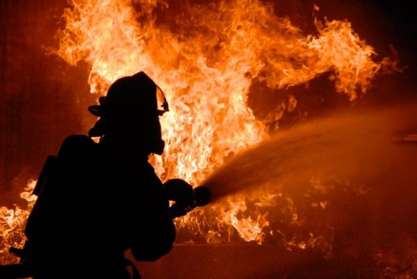 В Златоусте мужчина спас соседку из горящего дома - «Новороссия»