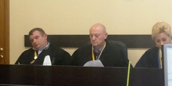 Верховный суд выступил за увольнение спящих на заседаниях судей - «Политика»
