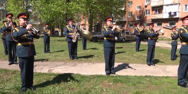 Военные ансамбли песни и пляски проводят концерты для ветеранов в регионах - «Политика»