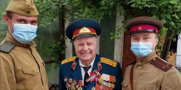"Волонтерская Рота" поздравляет ветеранов Великой Отечественной войны с 75-летием Победы - «Политика»