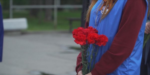 Волонтеры Победы 9 мая поздравили более 50 тысяч ветеранов по всему миру - «Политика»