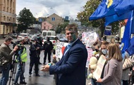 На митинге в Харькове облили зеленкой экс-депутата - «Фото»