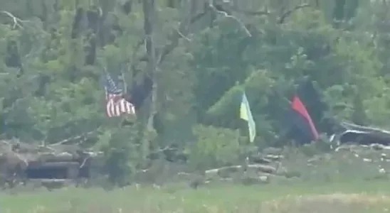 «О гiдностi»: Над окопами боевиков ВСУ реет флаг США - «Военное обозрение»