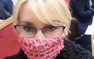 "Слуга народа" пришла в Раду в вязаной маске - «Фото»