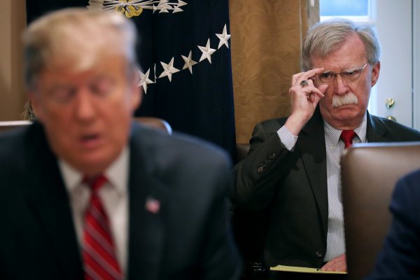Болтон: Трамп враждебно относится к Украине - «Новороссия»