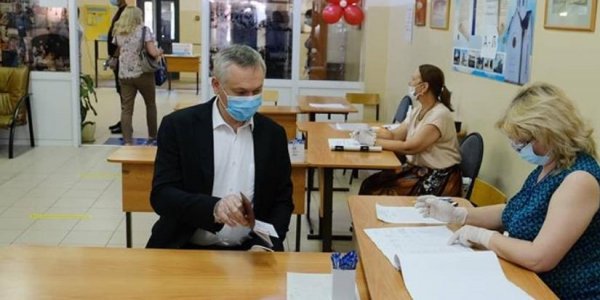 "Это важное событие для всех нас": Травников принял участие в голосовании по поправкам к Конституции - «Политика»