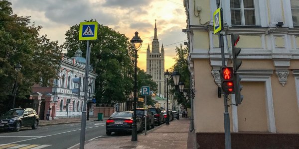 Москвичам передадут сертификаты на покупки на 10 млрд рублей - «Политика»