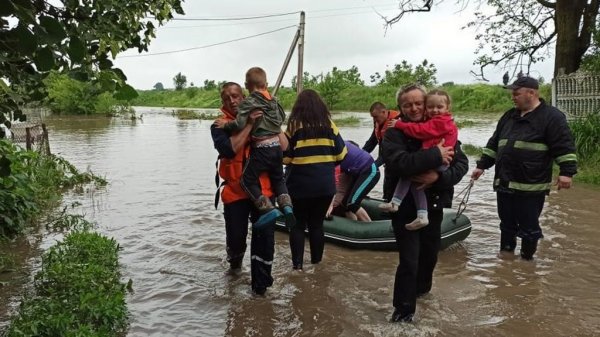 Наводнения разрушили более 100 км дорог на западе Украины - «Военное обозрение»
