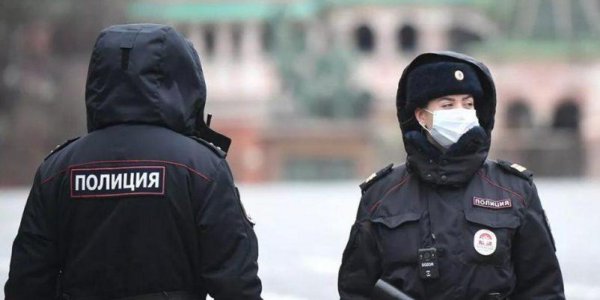 "Охеревший?": сотрудница полиции без маски пригрозила тюменцу штрафом за отсутствие маски - «Политика»