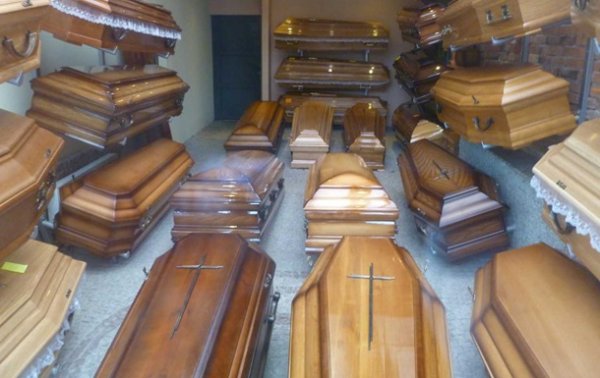 Похоронные бюро Швейцарии завалены ненужными гробами - «В мире»