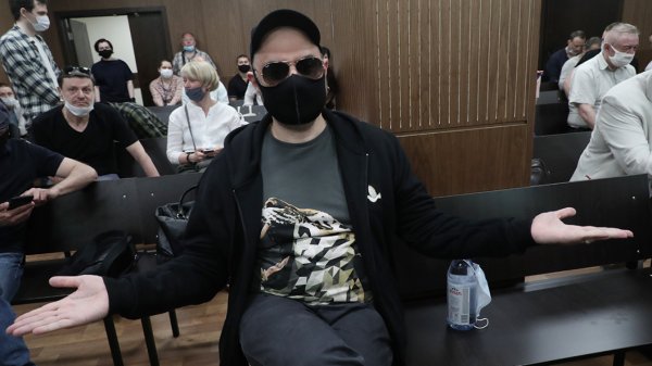 Режиссёра Кирилла Серебренникова приговорили к трём годам условно - «Военное обозрение»