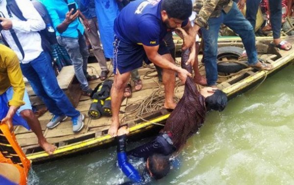 В Бангладеш 30 человек погибли при опрокидывании лодки. Фото 18+ - «В мире»
