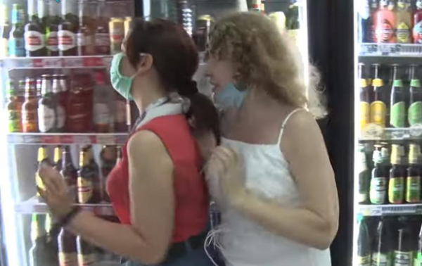 В Днепре напали на журналистку во время съемки в магазине - (видео)