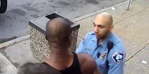 В Миннеаполисе на месте задержания Флойда установили ванну и крестят людей - «Политика»