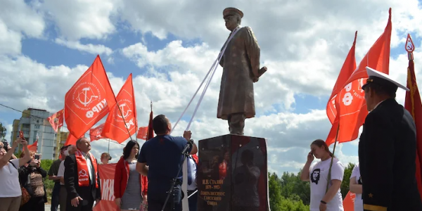 В России задумали строить "Сталин-Центр" - «Политика»