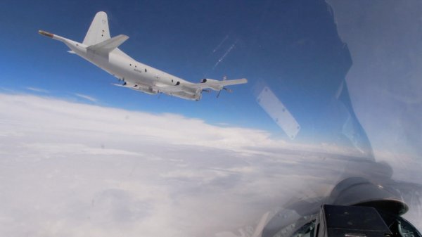 Видео: Су-27 перехватили американские бомбардировщики B-52 над Балтикой - «Военное обозрение»