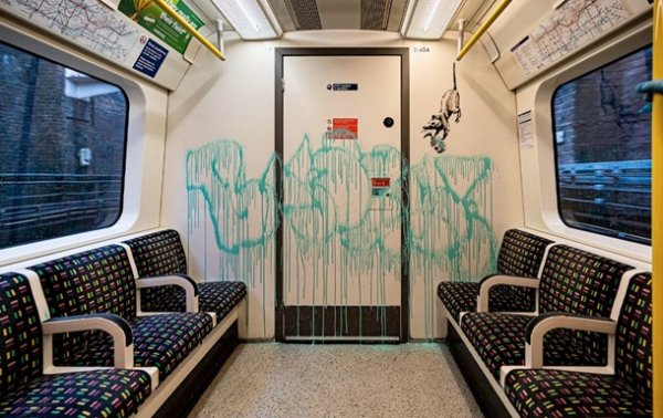 Бэнкси расписал вагоны лондонского метро граффити на тему коронавируса - «В мире»