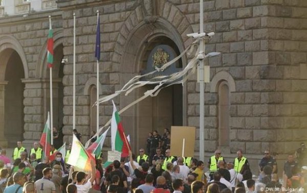 Митингующие в Болгарии требуют отставки правительства - «В мире»