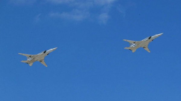 Пара Ту-22М3 совершила полёт над Чёрным морем - «Военное обозрение»