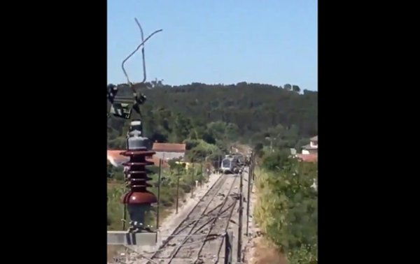Поезд столкнулся с машиной в Португалии: СМИ пишут о жертвах - «В мире»