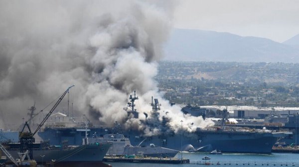 Пожар на американском военном корабле в Сан-Диего - «Военное обозрение»