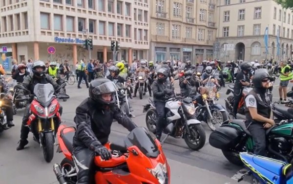 В Германии на акции протеста вышли тысячи байкеров - «В мире»