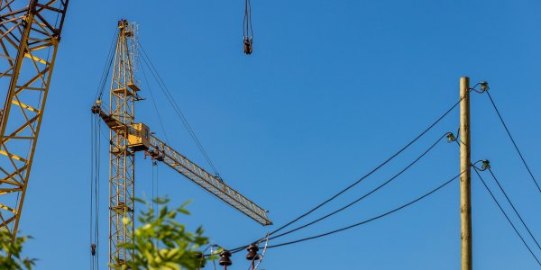 В Ленобласти строительный подъемник с рабочими сорвался с высоты 13-го этажа - «Политика»