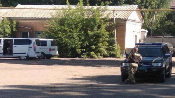 В Полтаве мужчина взял в заложники полицейского - «Военное обозрение»