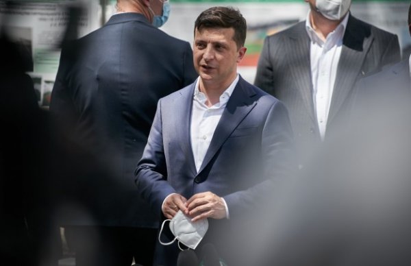 Зеленский снял ограничение на зарплаты для чиновников и членов набсоветов - «Новороссия»
