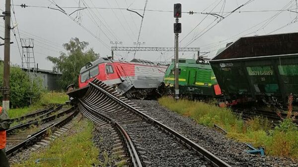 Появилось видео с места столкновения поездов в Петербурге - «Политика»