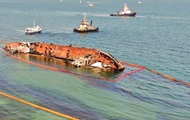 В Одессе не смогли поднять танкер Delfi - «Фото»