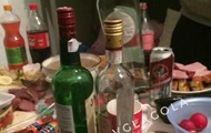 В СИЗО Ужгорода задержанные пьют виски и пиво - «Фото»