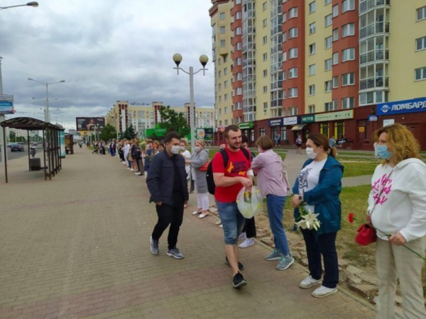 Белорусы создают цепи единства из-за бесчинства силовиков - «Новороссия»