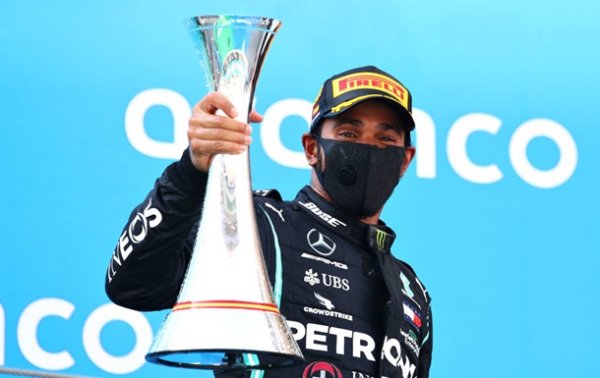 Хэмилтон без проблем выиграл Гран-при Испании - «Спорт»