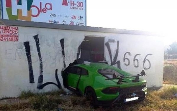 Испанец разбил Lamborghini друга за €235 тысяч - (видео)