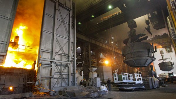 На Белорусском металлургическом заводе началась забастовка - «Военное обозрение»