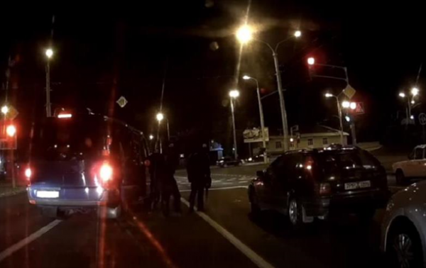 Опубликовано видео задержания водителей в Беларуси - «В мире»