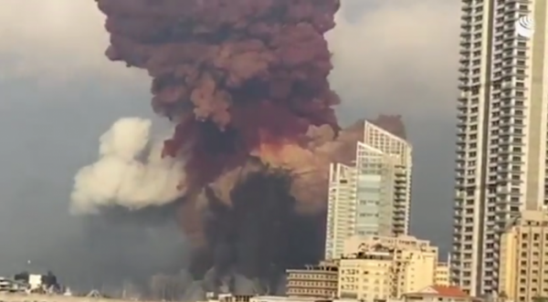 Причиной взрыва в порту Бейрута мог стать ракетный удар - «Новороссия»