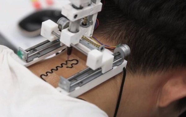 Создан печатающий на коже татуировки-датчики 3D-принтер - «Наука»