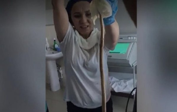 В Дагестане змея заползла в желудок женщине - (видео)