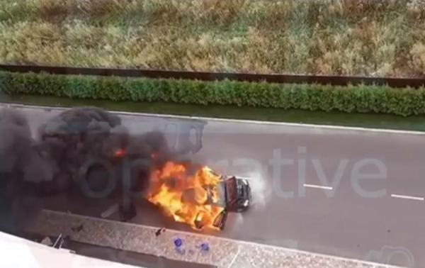 В Киеве во время движения загорелся Mercedes - «Украина»