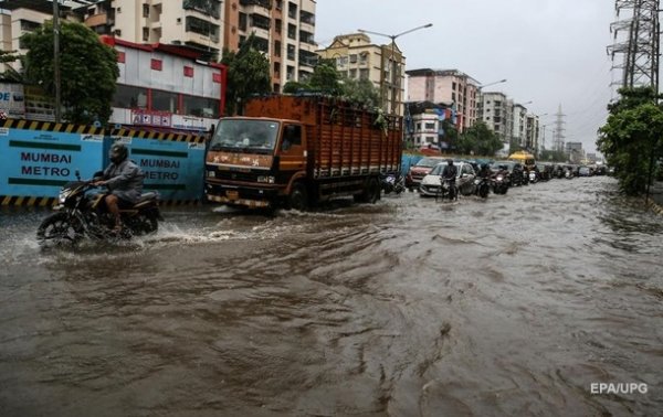 В Мумбаи выпало рекордное количество осадков - «В мире»