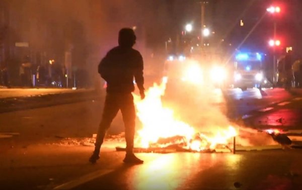 В Швеции начались массовые беспорядки после сожжения Корана - «В мире»