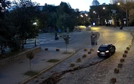 В Киеве пьяный на Lexus снес бетонные клумбы - «Фото»