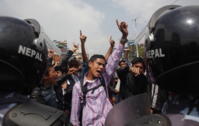 В Непале полиция применила водометы против нарушителей карантина - «В мире»
