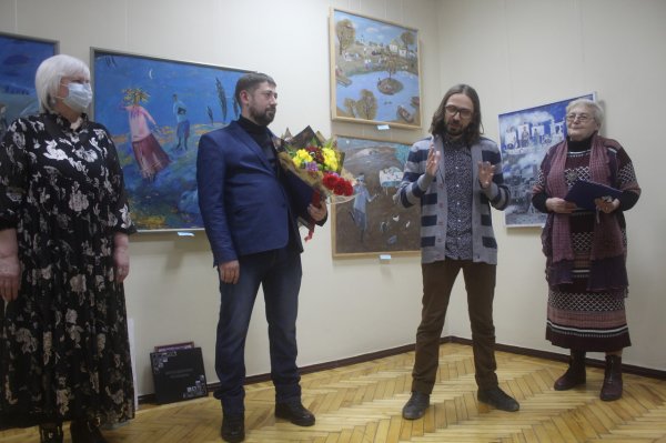 В Луганске открылась выставка председателя Союза художников ЛНР Артёма Фесенко - «Новороссия»