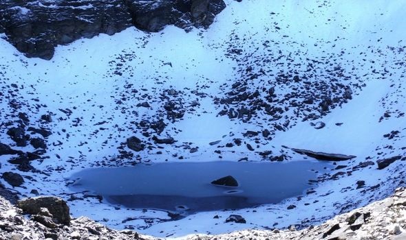 Ученые разгадали тайну озера скелетов в Гималаях - «Наука»