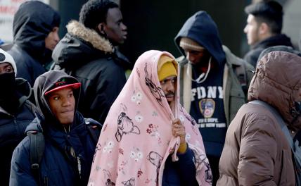 Нью-Йорк не резиновый! Власти города пытаются совладать с мигрантами - «В мире»