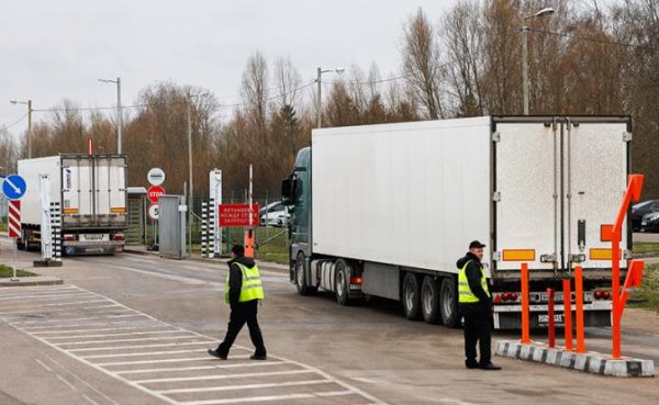 Более тысячи литовских фур у Батьки в заложниках. Какую провокацию задумал Вильнюс? - «Политика»
